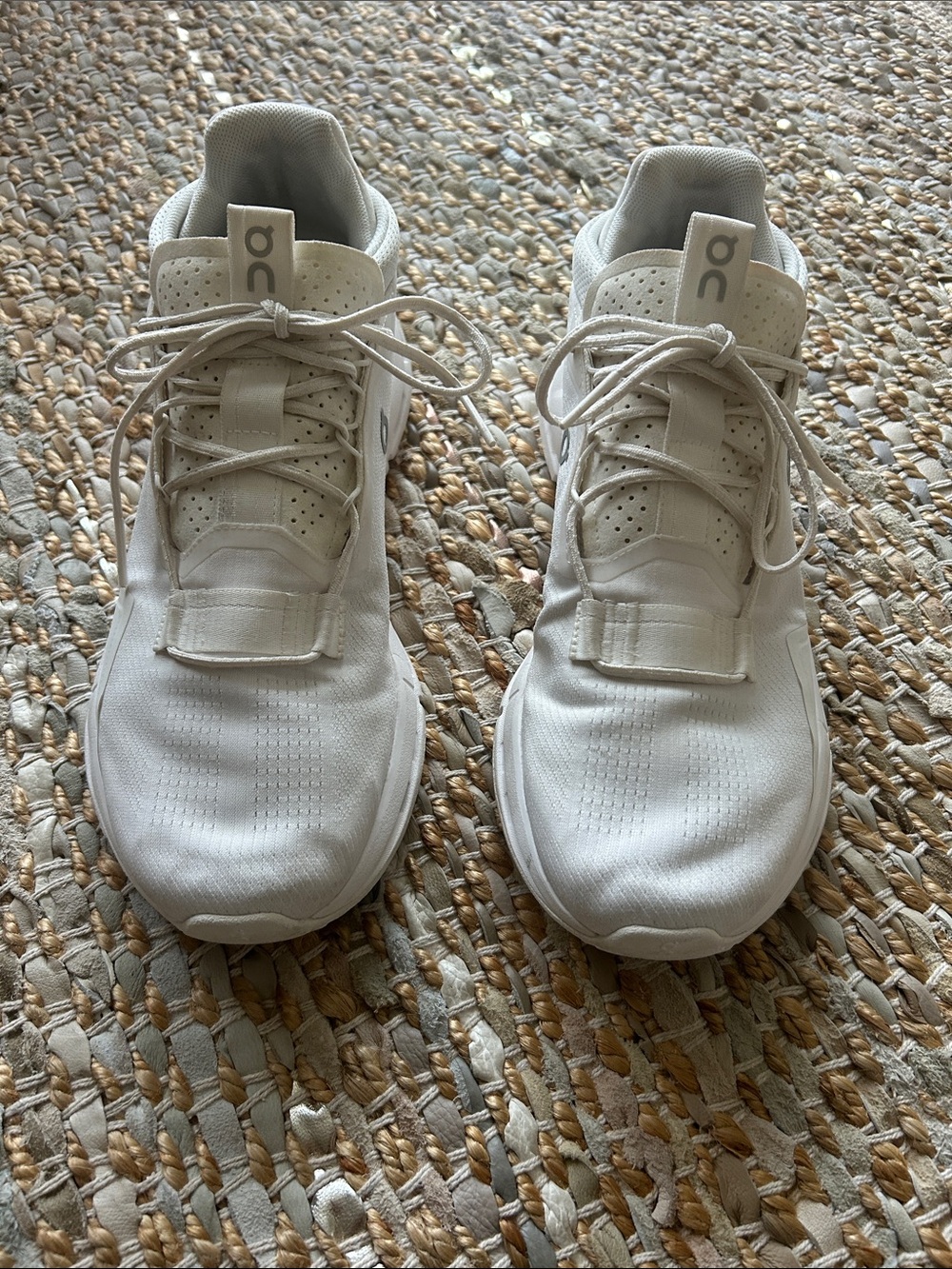 MENS size 10 On Clouds "cloudnova2"